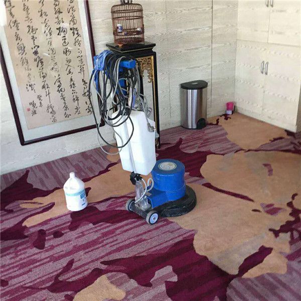 床邊鋪地毯有必要清洗嗎傻傻不知道聽了上海鵬發(fā)保潔公司的話終于明白了