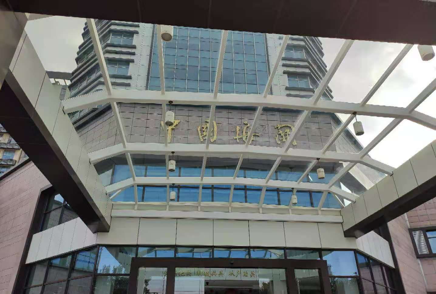 上海松江中國(guó)海關(guān)玻璃清洗